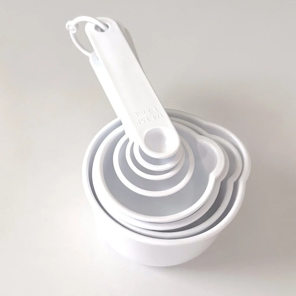 NWOT Set of 8 Pieces White Measuring Cups and Spoons